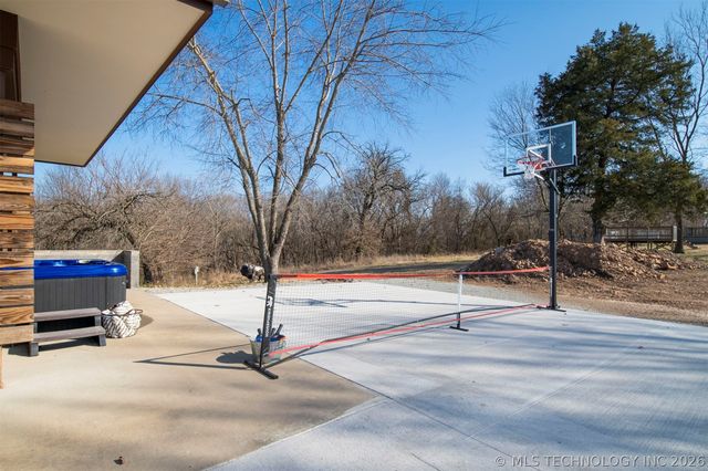 27400 S 614 Road, Grove, OK 74344