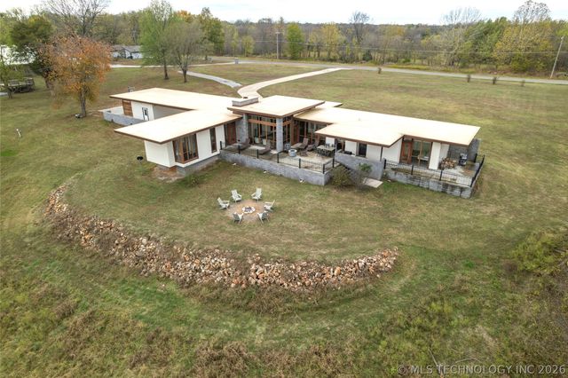 27400 S 614 Road, Grove, OK 74344