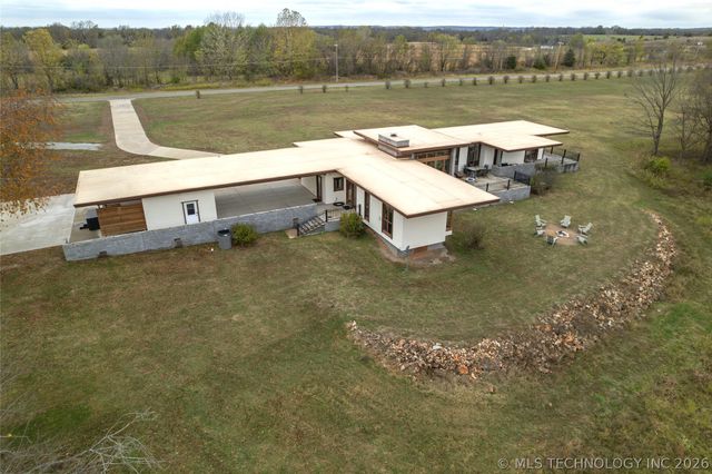 27400 S 614 Road, Grove, OK 74344