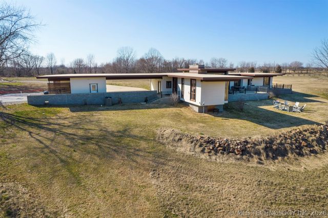 27400 S 614 Road, Grove, OK 74344