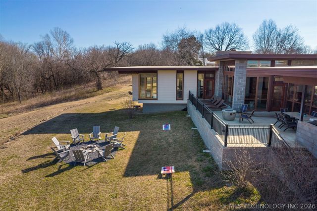 27400 S 614 Road, Grove, OK 74344