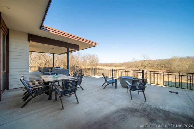 27400 S 614 Road, Grove, OK 74344