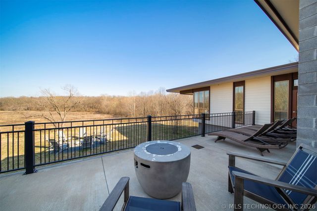 27400 S 614 Road, Grove, OK 74344