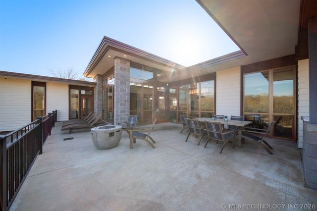 27400 S 614 Road, Grove, OK 74344