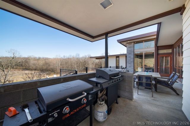 27400 S 614 Road, Grove, OK 74344