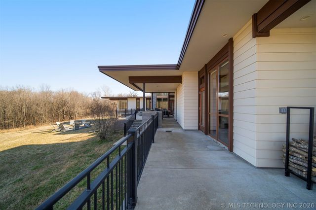27400 S 614 Road, Grove, OK 74344