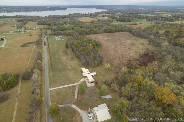 27400 S 614 Road, Grove, OK 74344