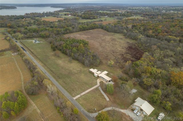 27400 S 614 Road, Grove, OK 74344