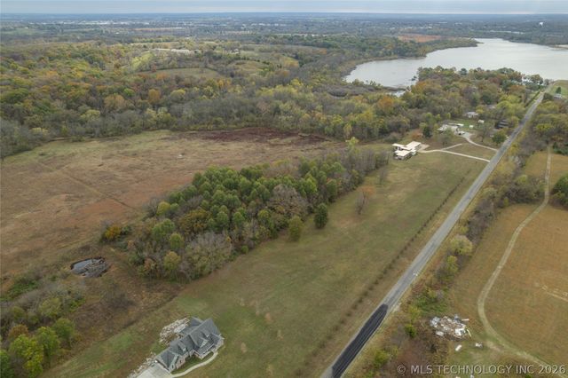 27400 S 614 Road, Grove, OK 74344