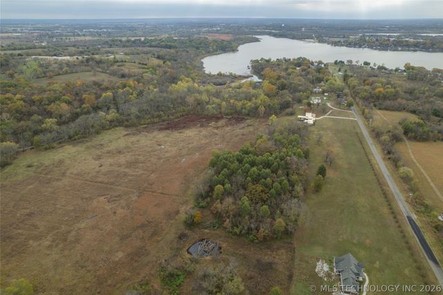 27400 S 614 Road, Grove, OK 74344