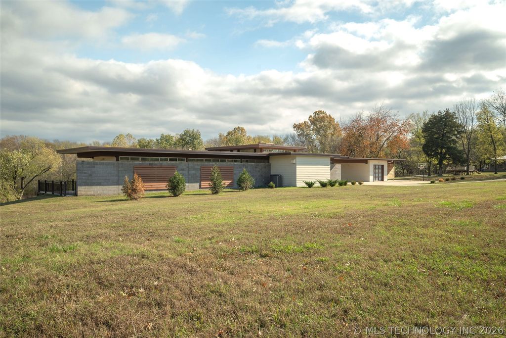 27400 S 614 Road, Grove, OK 74344