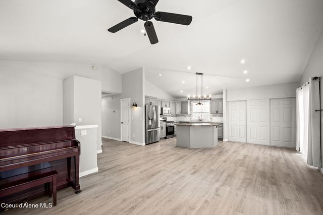 2617 W Blueberry CIR, Hayden, ID 83835