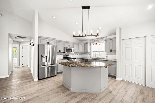2617 W Blueberry CIR, Hayden, ID 83835