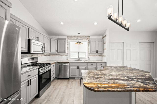 2617 W Blueberry CIR, Hayden, ID 83835