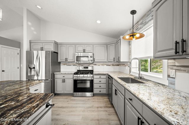 2617 W Blueberry CIR, Hayden, ID 83835
