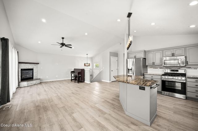 2617 W Blueberry CIR, Hayden, ID 83835