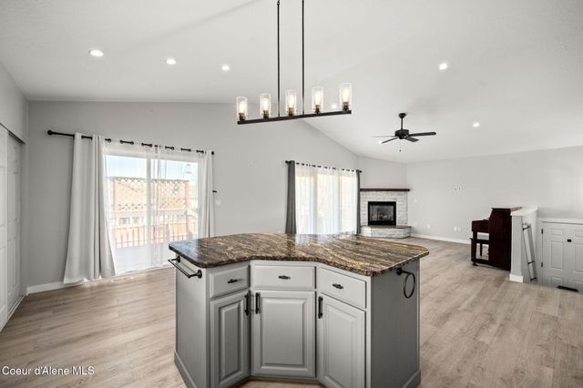 2617 W Blueberry CIR, Hayden, ID 83835