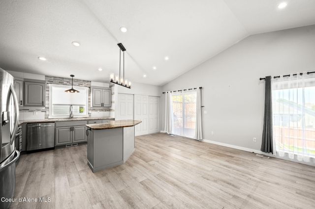 2617 W Blueberry CIR, Hayden, ID 83835