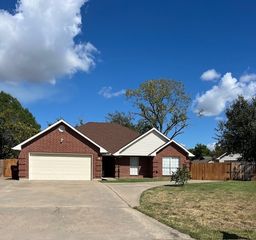 4 Broadmoor Court, Bonham, TX 75418