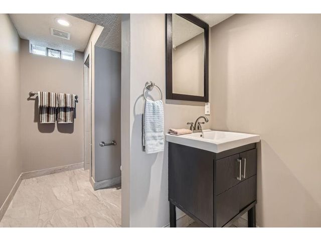 1316 Holdridge Terrace, Wayzata, MN 55391