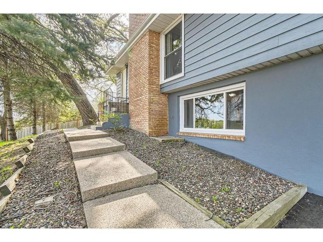 1316 Holdridge Terrace, Wayzata, MN 55391