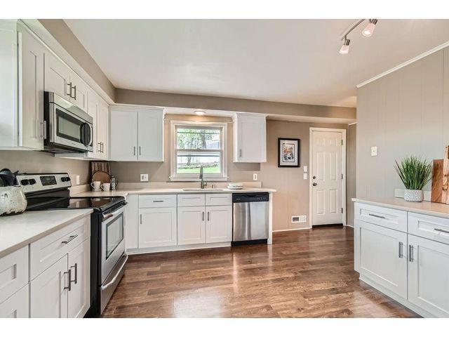 1316 Holdridge Terrace, Wayzata, MN 55391