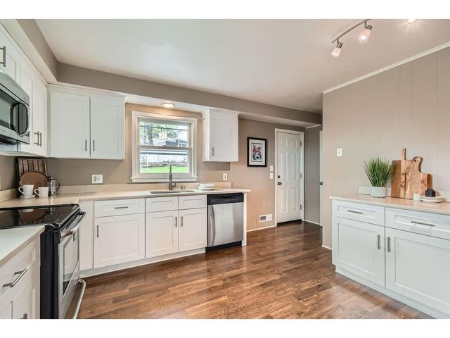 1316 Holdridge Terrace, Wayzata, MN 55391