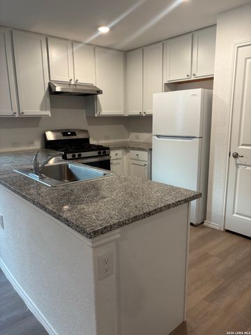 930 Cook Bnd, San Antonio, TX 78221