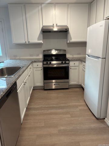 930 Cook Bnd, San Antonio, TX 78221