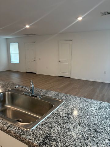 930 Cook Bnd, San Antonio, TX 78221
