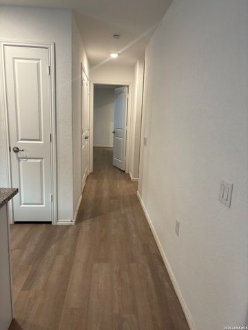 930 Cook Bnd, San Antonio, TX 78221