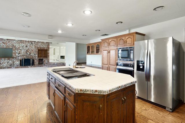 1700 McClaren Dr, Carmichael, CA 95608