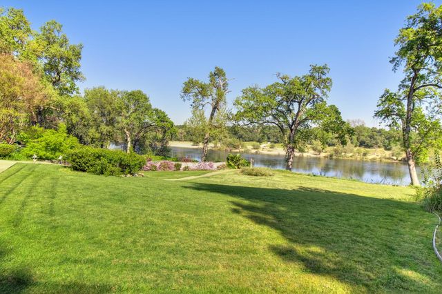 1700 McClaren Dr, Carmichael, CA 95608