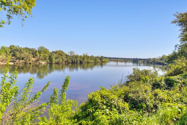 1700 McClaren Dr, Carmichael, CA 95608