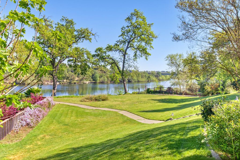 1700 McClaren Dr, Carmichael, CA 95608