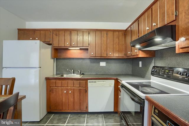 85 FAIRFAX VLG, Harrisburg, PA 17112