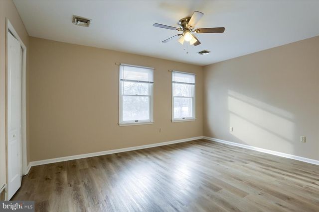 85 FAIRFAX VLG, Harrisburg, PA 17112