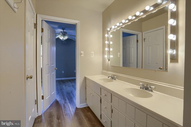 85 FAIRFAX VLG, Harrisburg, PA 17112