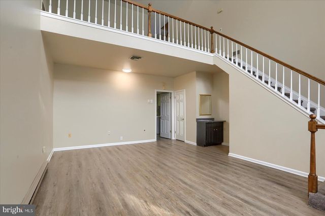 85 FAIRFAX VLG, Harrisburg, PA 17112