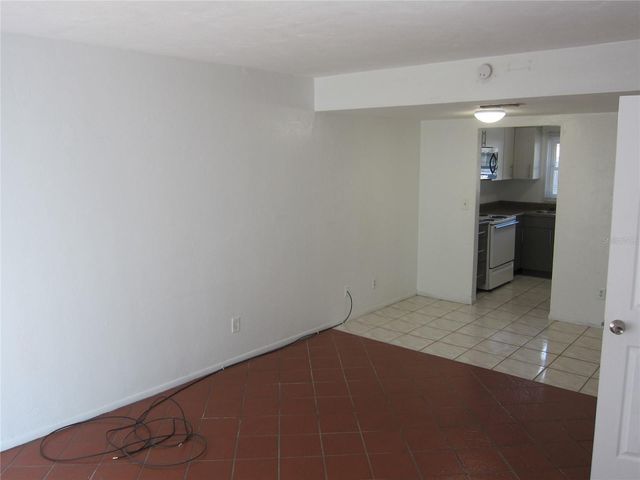 6417 SW 9TH AVENUE D, Gainesville, FL 32607