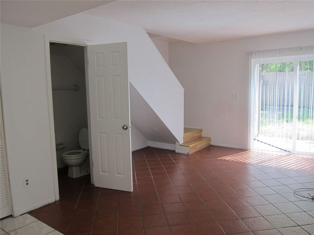 6417 SW 9TH AVENUE D, Gainesville, FL 32607