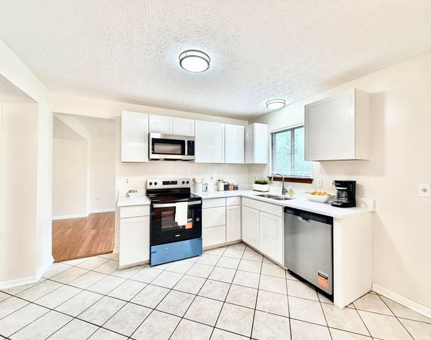 916 Lateglow Court, Newark, OH 43055