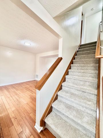 916 Lateglow Court, Newark, OH 43055