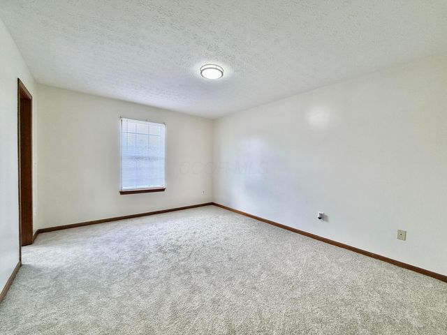 916 Lateglow Court, Newark, OH 43055