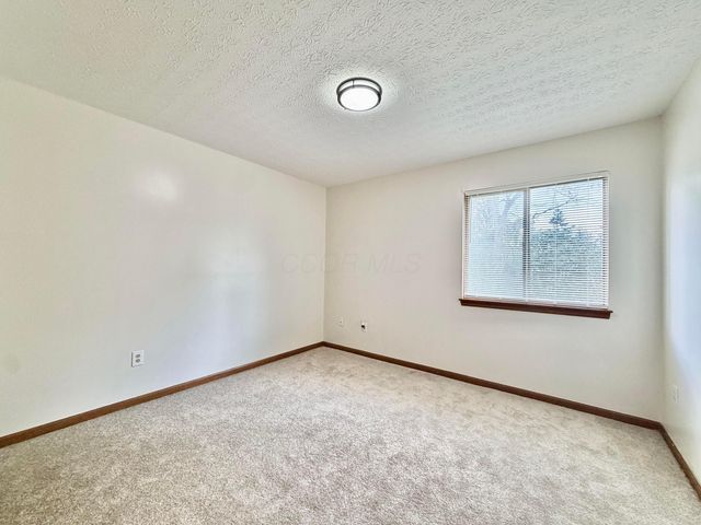 916 Lateglow Court, Newark, OH 43055