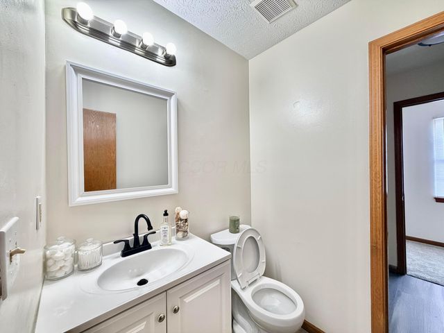 916 Lateglow Court, Newark, OH 43055