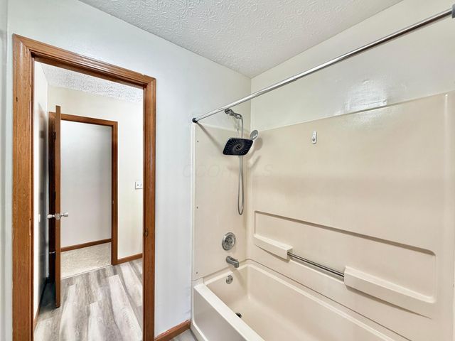 916 Lateglow Court, Newark, OH 43055