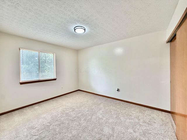 916 Lateglow Court, Newark, OH 43055
