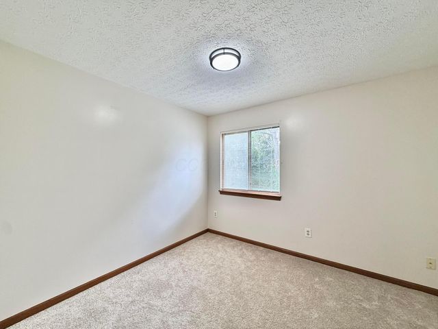 916 Lateglow Court, Newark, OH 43055