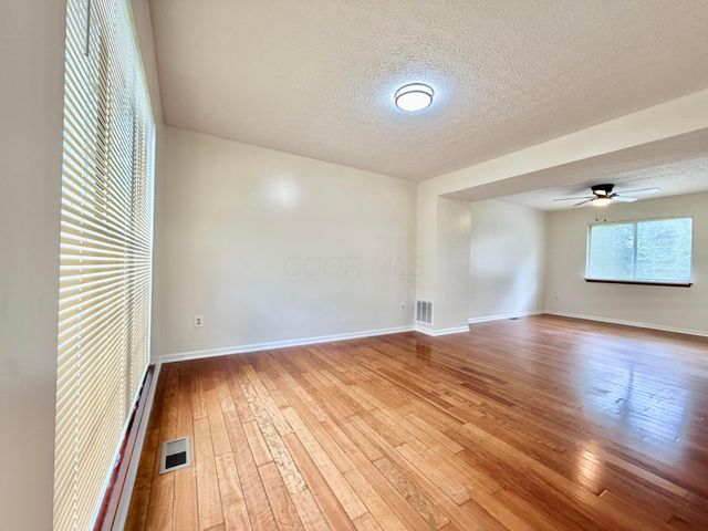 916 Lateglow Court, Newark, OH 43055
